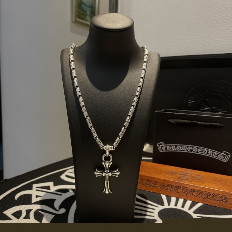 Ch**me He**ts necklaces